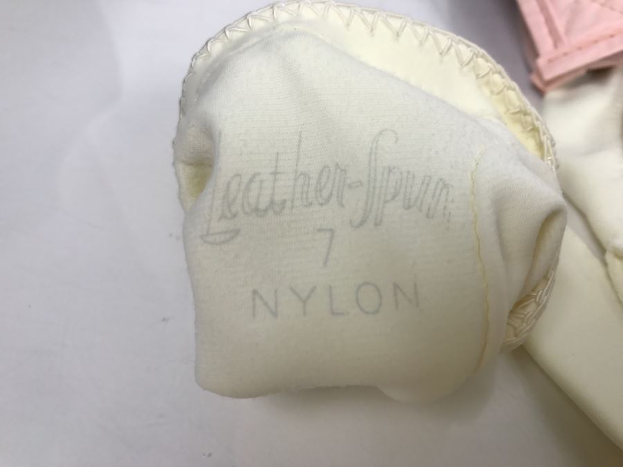 JUST ADDED - Collection Of (11) Vintage Women's Gloves With Carrying Bag Apx Size 7 [Photo 3]