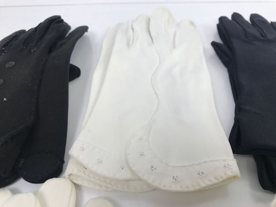 JUST ADDED - Collection Of (11) Vintage Women's Gloves With Carrying Bag Apx Size 7 [Photo 12]