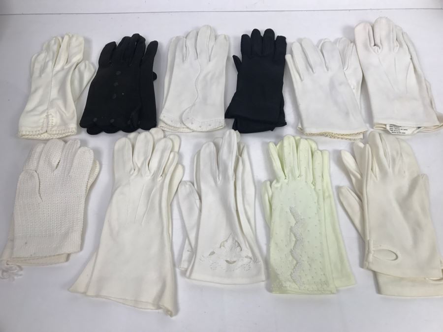JUST ADDED - Collection Of (11) Vintage Women's Gloves With Carrying Bag Apx Size 7