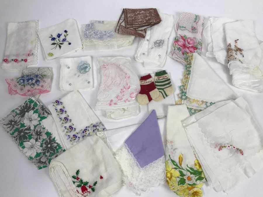 JUST ADDED - Collection Of Vintage Embroidered Handkerchiefs With Storage Box [Photo 3]