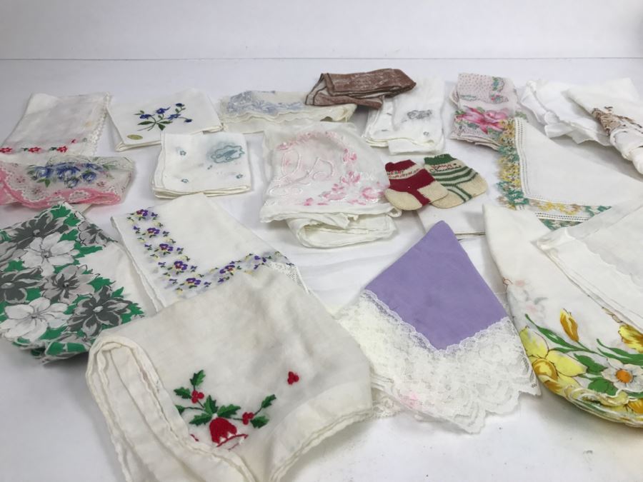 JUST ADDED - Collection Of Vintage Embroidered Handkerchiefs With Storage Box [Photo 16]