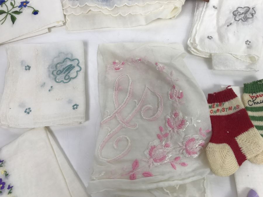 JUST ADDED - Collection Of Vintage Embroidered Handkerchiefs With Storage Box [Photo 9]
