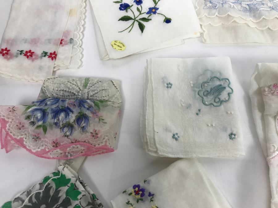 JUST ADDED - Collection Of Vintage Embroidered Handkerchiefs With Storage Box [Photo 8]