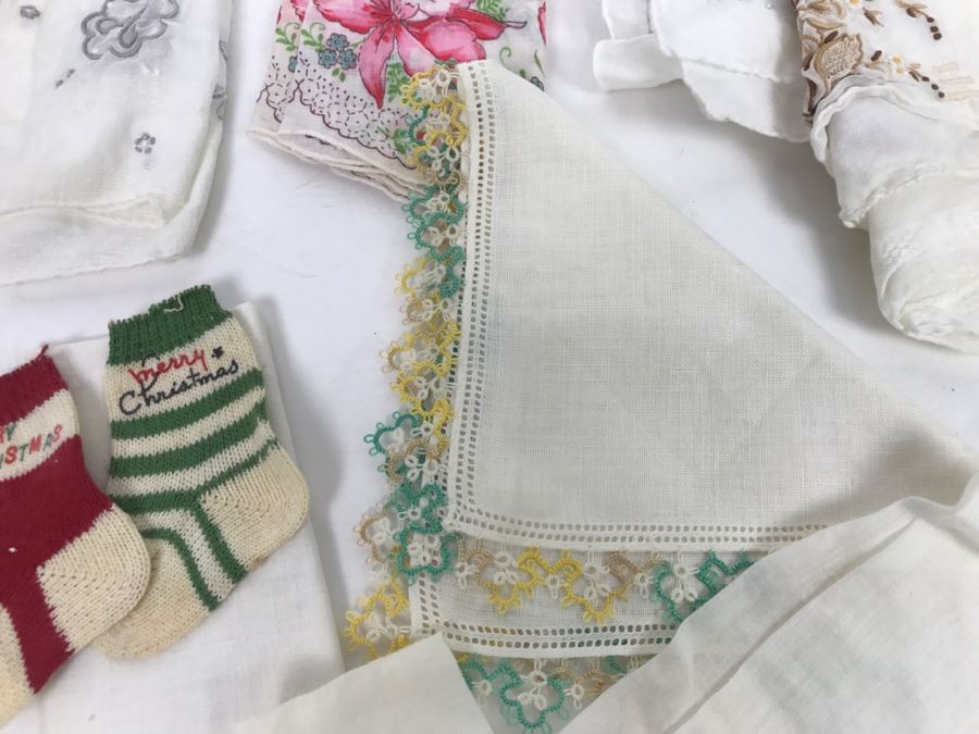 JUST ADDED - Collection Of Vintage Embroidered Handkerchiefs With Storage Box [Photo 10]