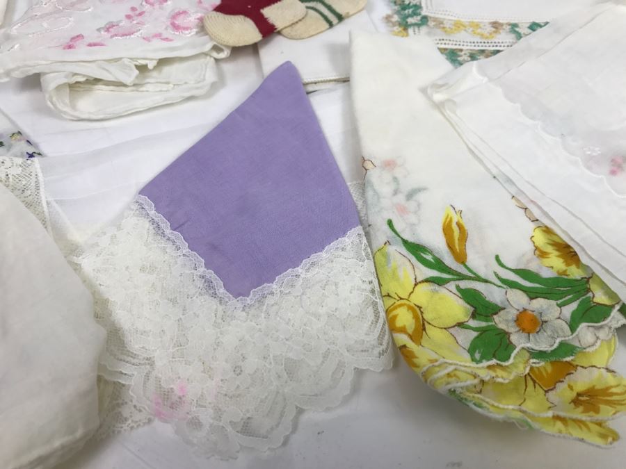 JUST ADDED - Collection Of Vintage Embroidered Handkerchiefs With Storage Box [Photo 13]
