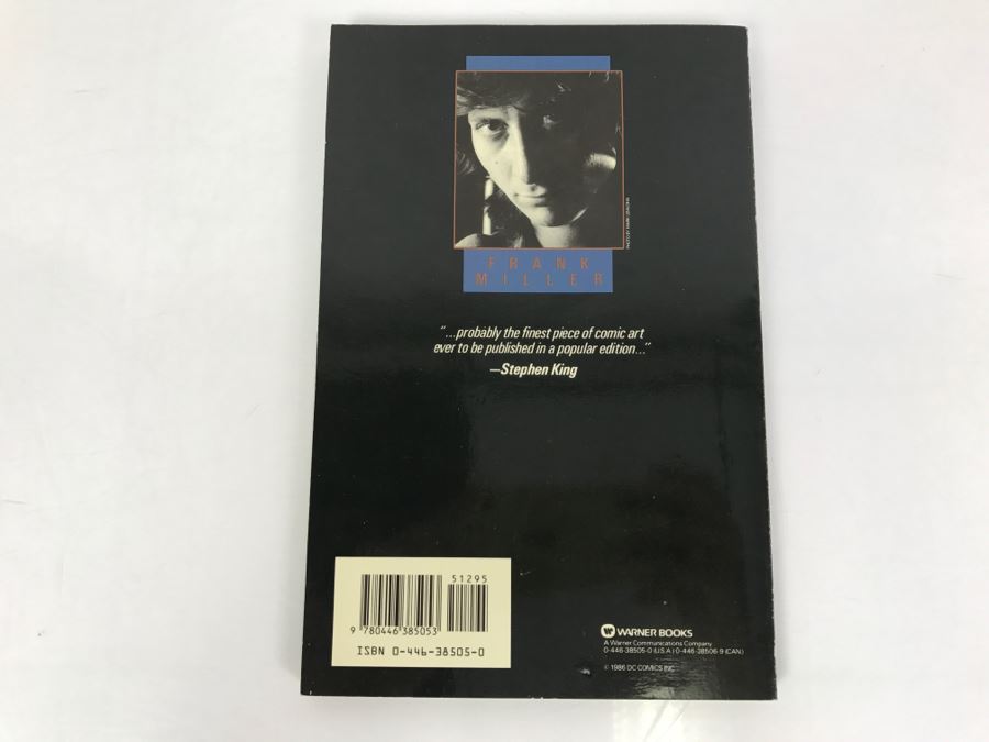 BATMAN: The Dark Knight Returns Graphic Novel By Frank Miller 1986 [Photo 3]