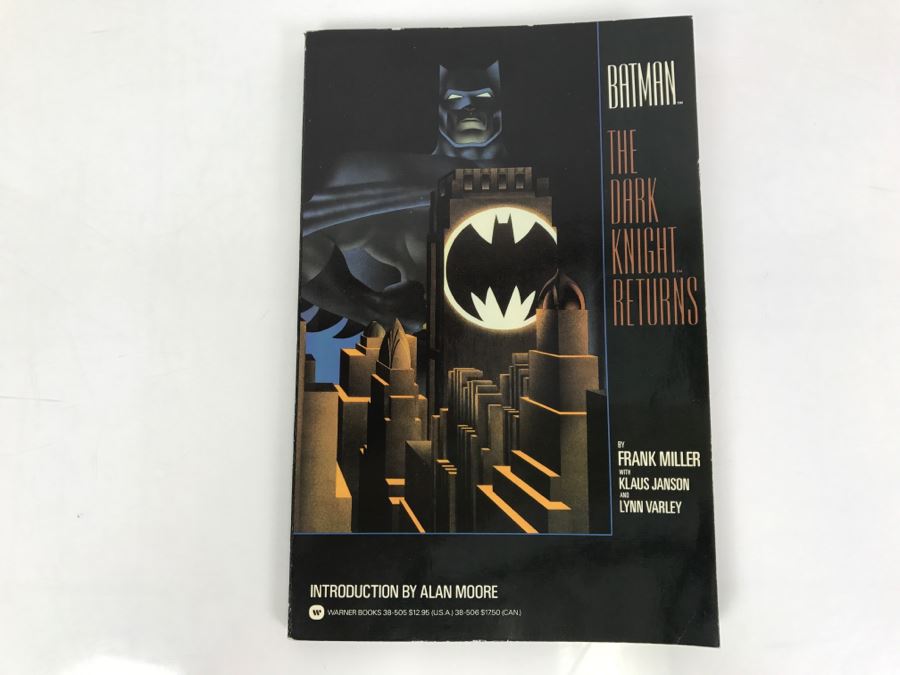 BATMAN: The Dark Knight Returns Graphic Novel By Frank Miller 1986