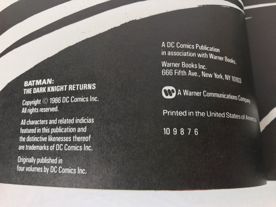 BATMAN: The Dark Knight Returns Graphic Novel By Frank Miller 1986 [Photo 5]