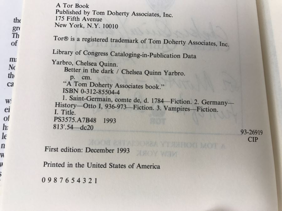 Signed First Edition 1993 Hardcover Book Better In The Dark By Chelsea Quinn Yarbro [Photo 9]