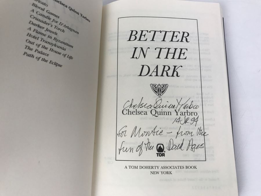 Signed First Edition 1993 Hardcover Book Better In The Dark By Chelsea Quinn Yarbro [Photo 5]