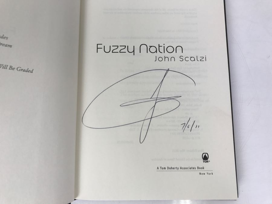 Signed First Edition 2011 Hardcover Book Fuzzy Nation By John Scalzi [Photo 5]