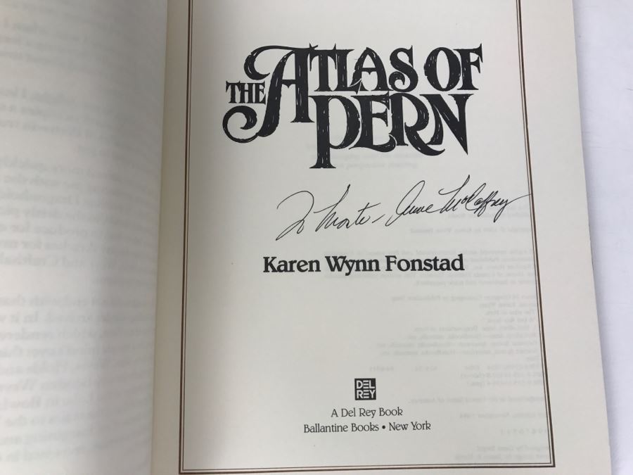 Signed First Edition 1984 Book The Atlas Of Pern By Karen Wynn Fonstad - Signed By Anne McCaffrey [Photo 5]