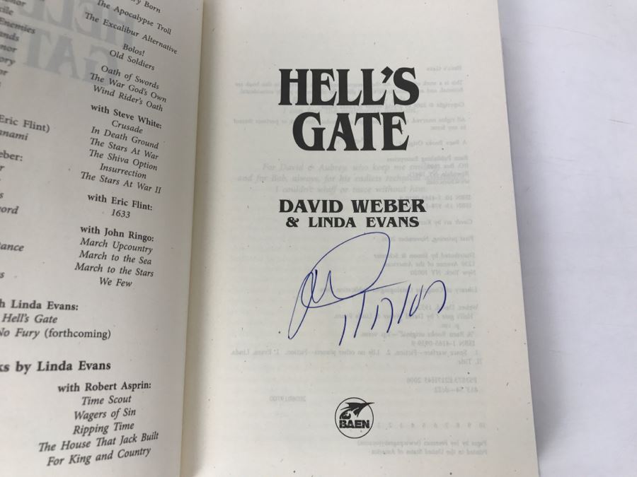 Signed First Printing Hardcover Book Hell's Gate By David Weber And Linda Evans (Signed By David Weber) [Photo 5]