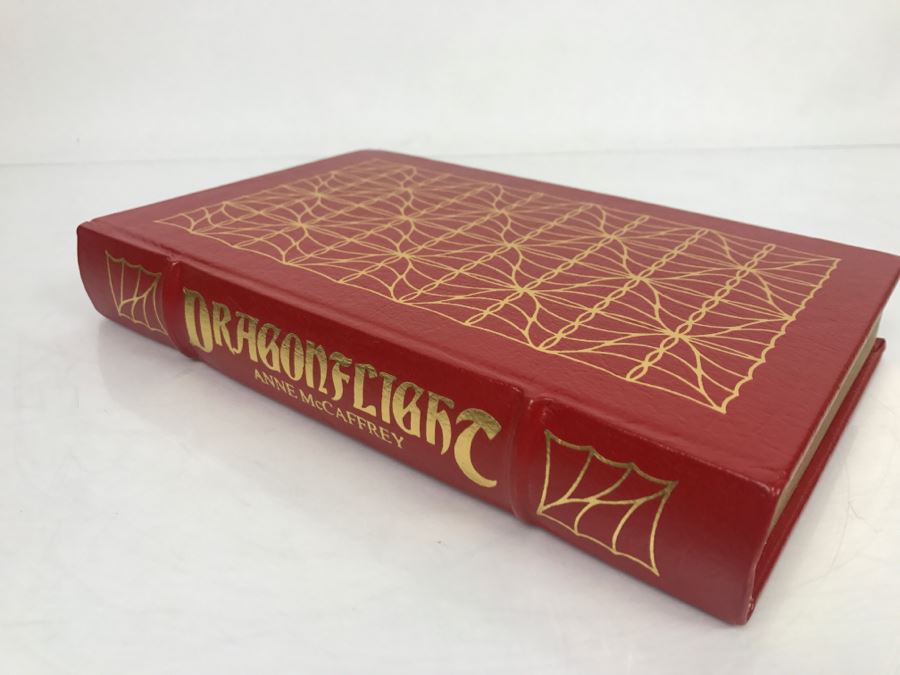 Signed Easton Press Hardcover Book Dragonflight By Anne McCaffrey Masterpiece Of Science Fiction [Photo 4]