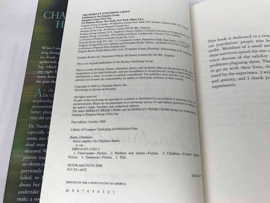 Signed First Edition 2006 Hardcover Book Grave Suprise By Charlaine Harris [Photo 7]