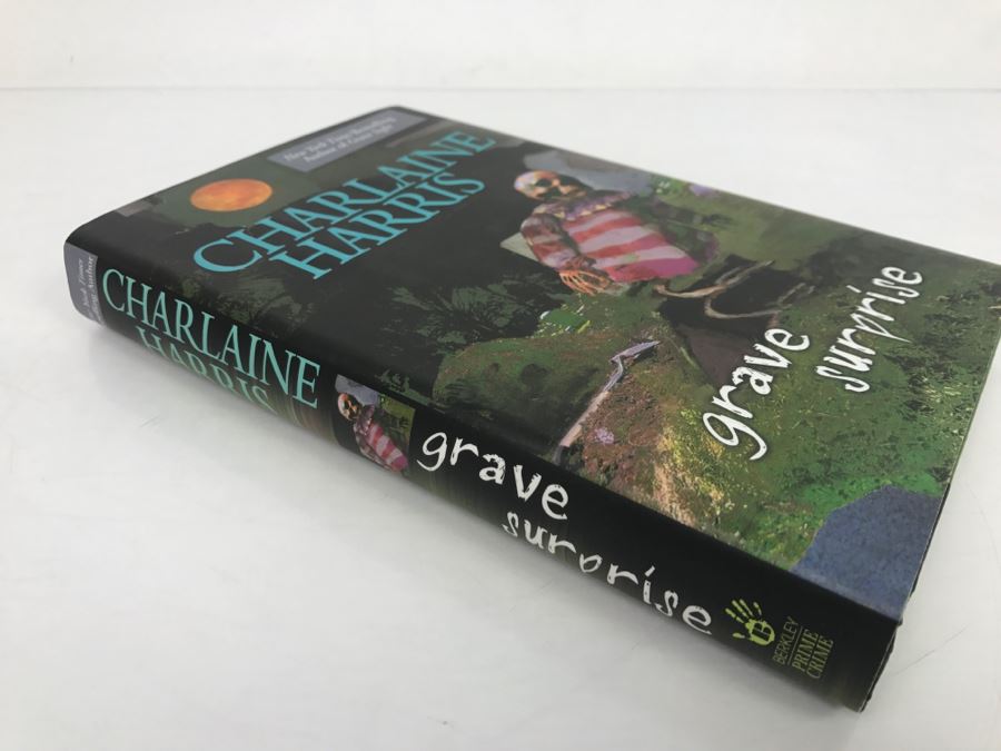 Signed First Edition 2006 Hardcover Book Grave Suprise By Charlaine Harris [Photo 3]