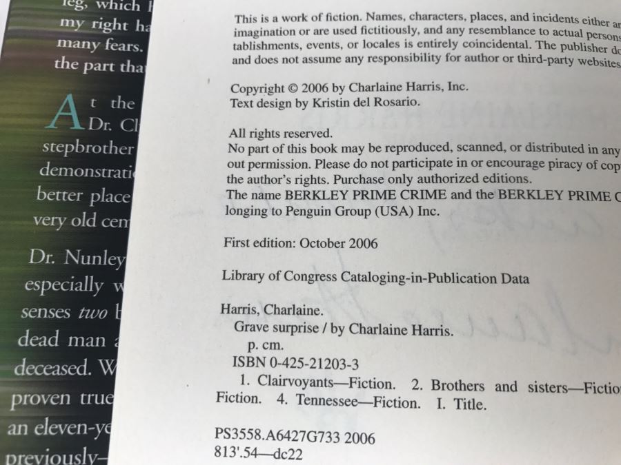 Signed First Edition 2006 Hardcover Book Grave Suprise By Charlaine Harris [Photo 9]