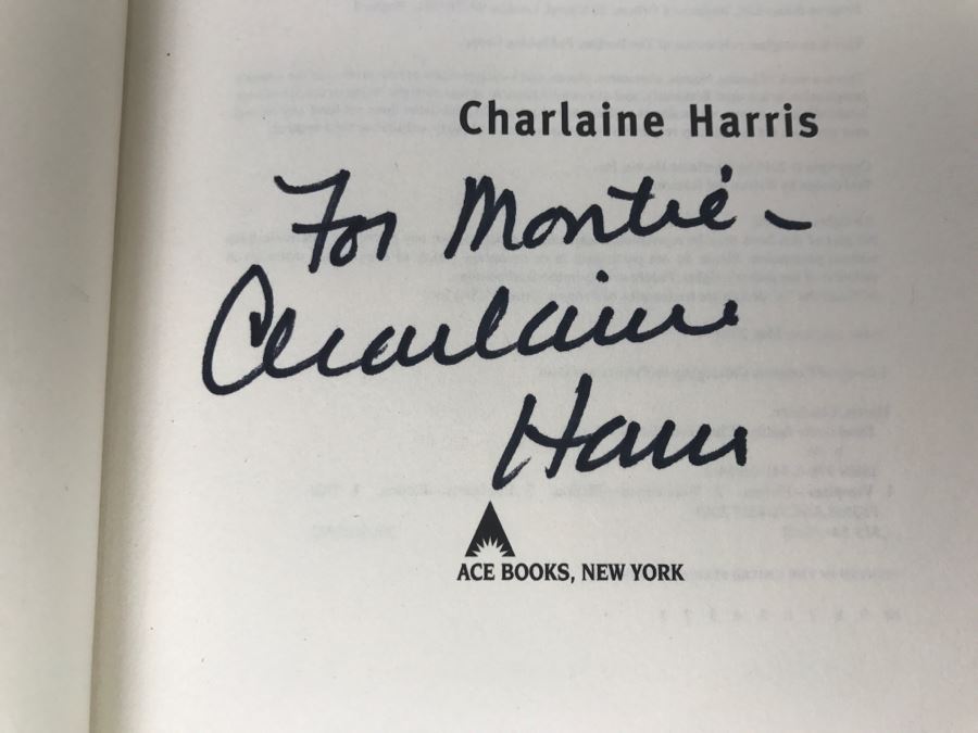 Signed First Edition 2010 Hardcover Book Dead In The Family By Charlaine Harris [Photo 7]