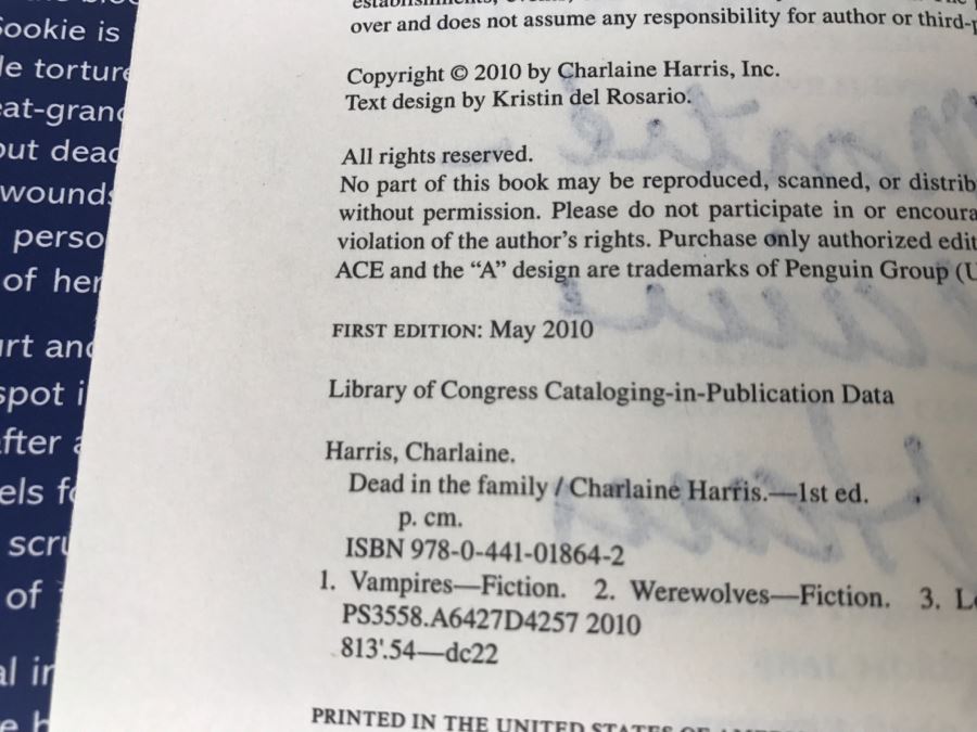 Signed First Edition 2010 Hardcover Book Dead In The Family By Charlaine Harris [Photo 11]