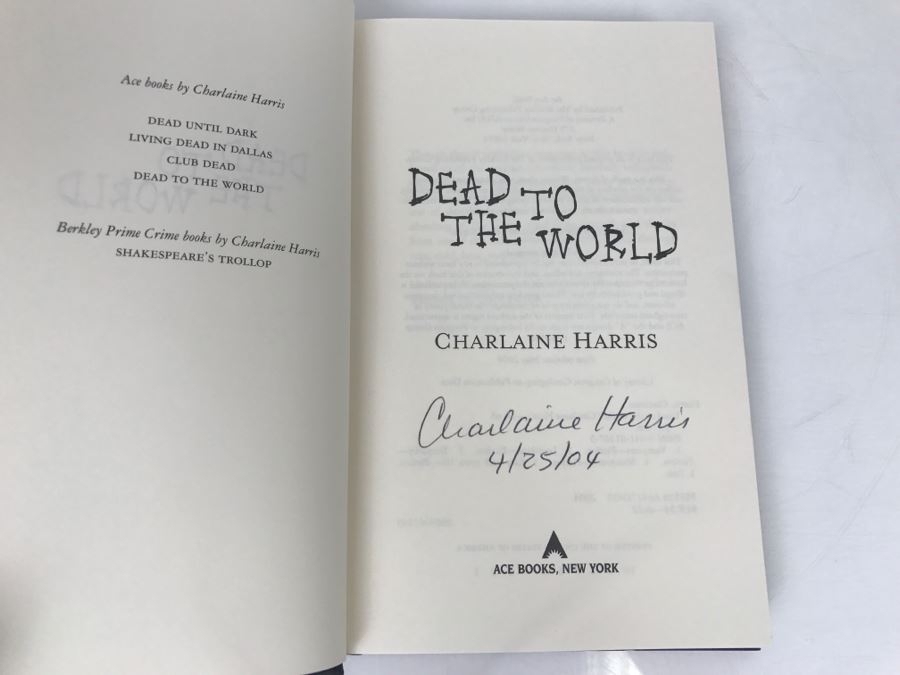 Signed First Edition 2004 Hardcover Book Dead To The World By Charlaine Harris [Photo 5]