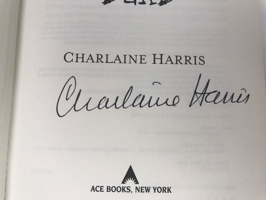 Signed First Edition 2006 Hardcover Book Definitely Dead By Charlaine Harris [Photo 7]