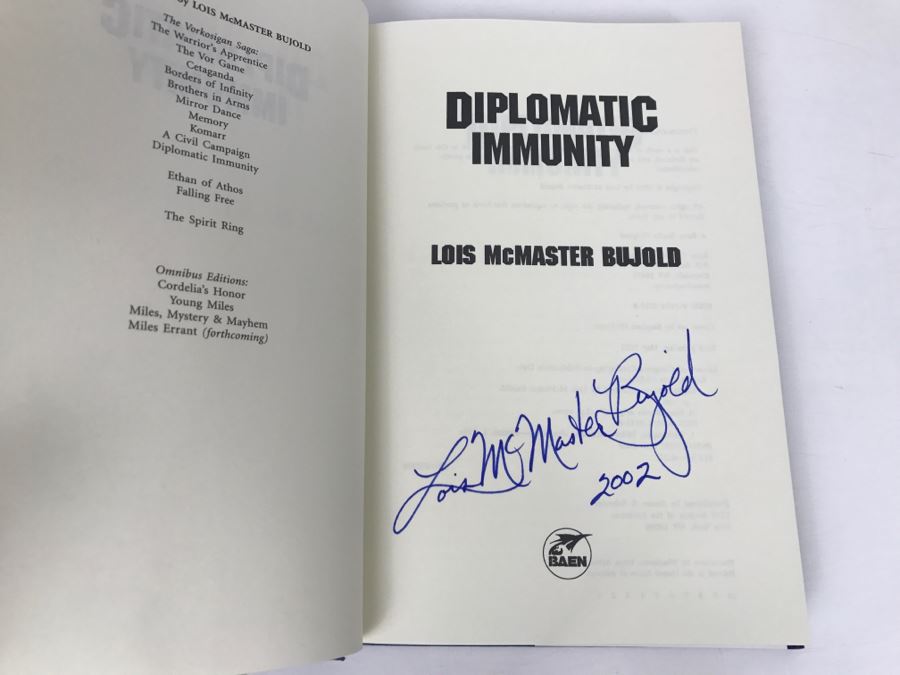 Signed First Printing 2002 Hardcover Book Diplomatic Immunity By Lois McMaster Bujold [Photo 5]
