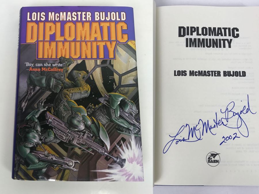 Signed First Printing 2002 Hardcover Book Diplomatic Immunity By Lois McMaster Bujold [Photo 1]