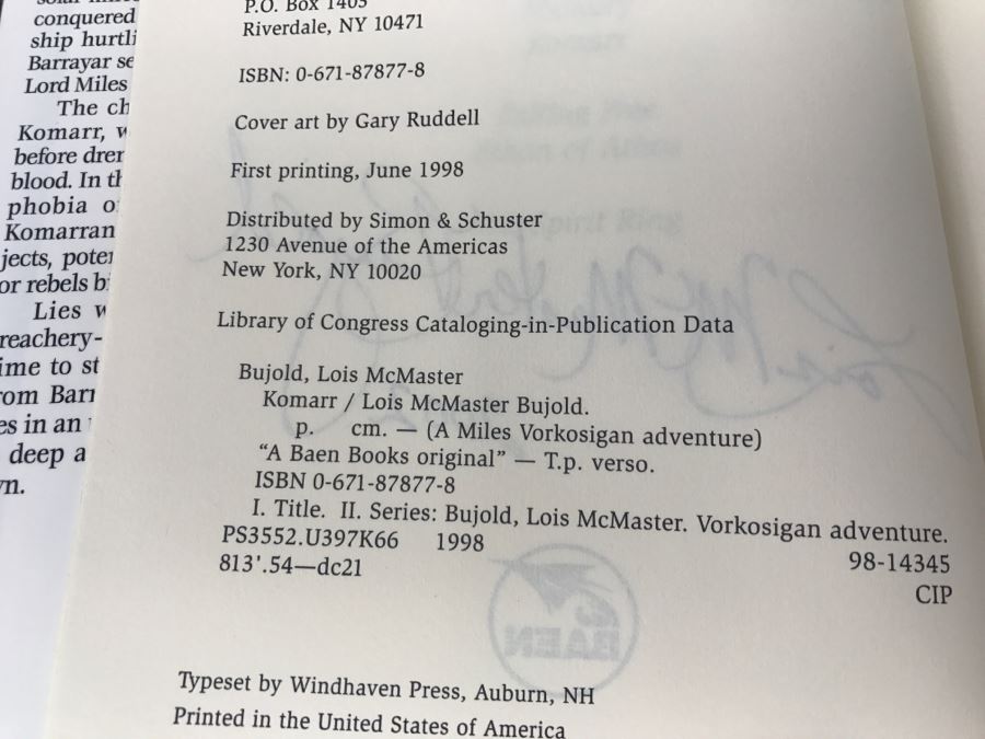 Signed First Printing 1998 Hardcover Book Komarr By Lois McMaster Bujold [Photo 9]