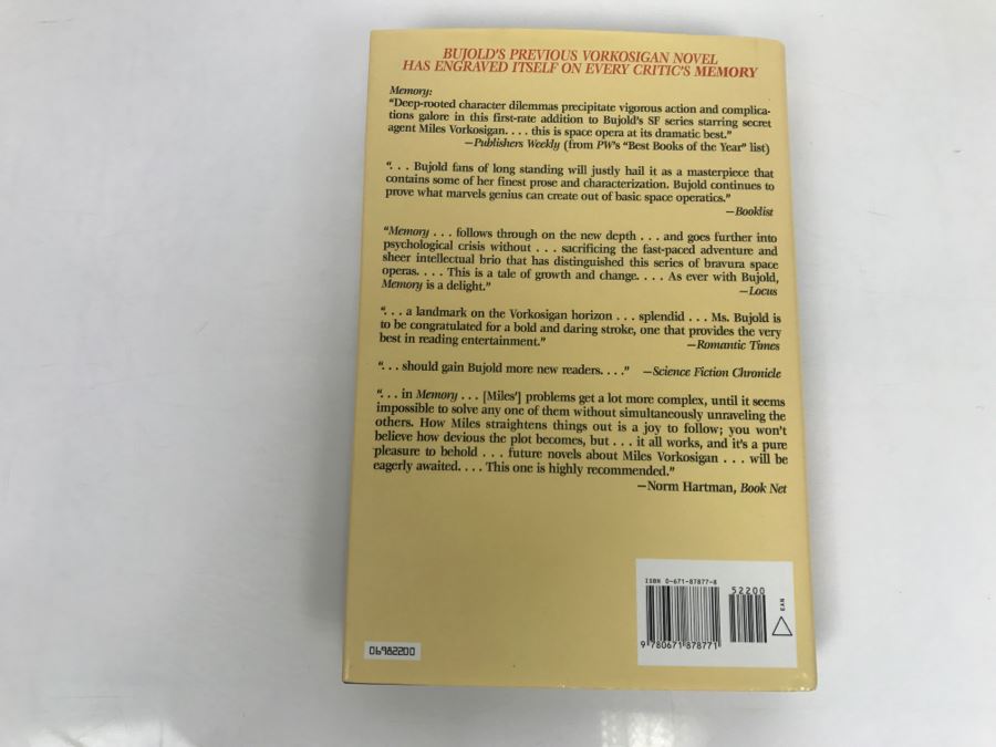 Signed First Printing 1998 Hardcover Book Komarr By Lois McMaster Bujold [Photo 4]