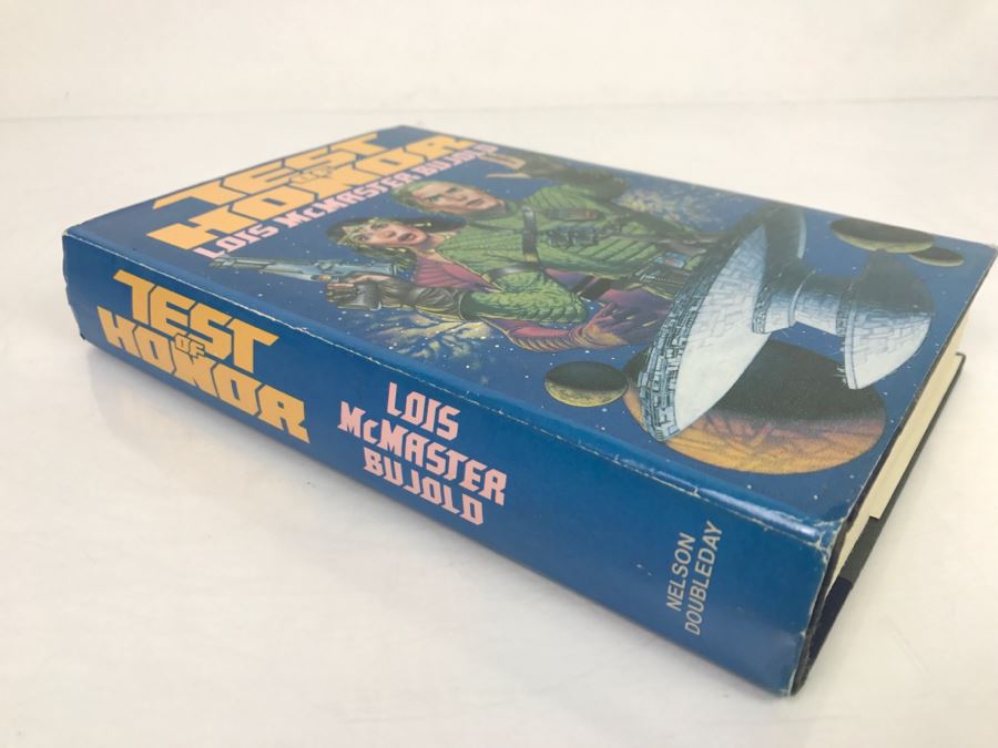 Signed 1986 Hardcover Book Test Of Honor By Lois McMaster Bujold [Photo 3]