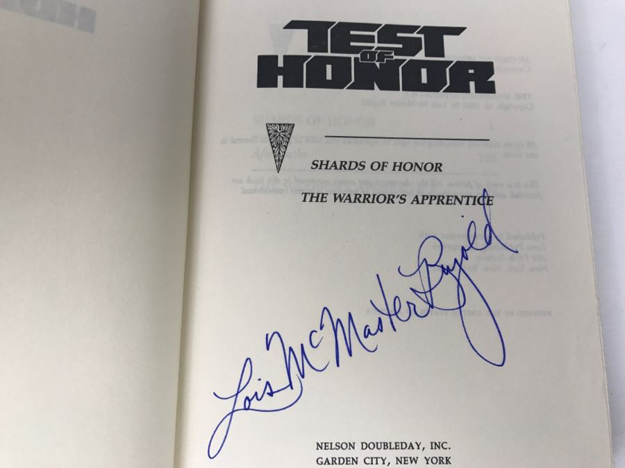 Signed 1986 Hardcover Book Test Of Honor By Lois McMaster Bujold [Photo 6]