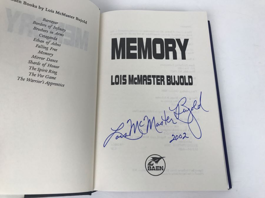 Signed First Printing 1996 Hardcover Book Memory By Lois McMaster Bujold [Photo 5]