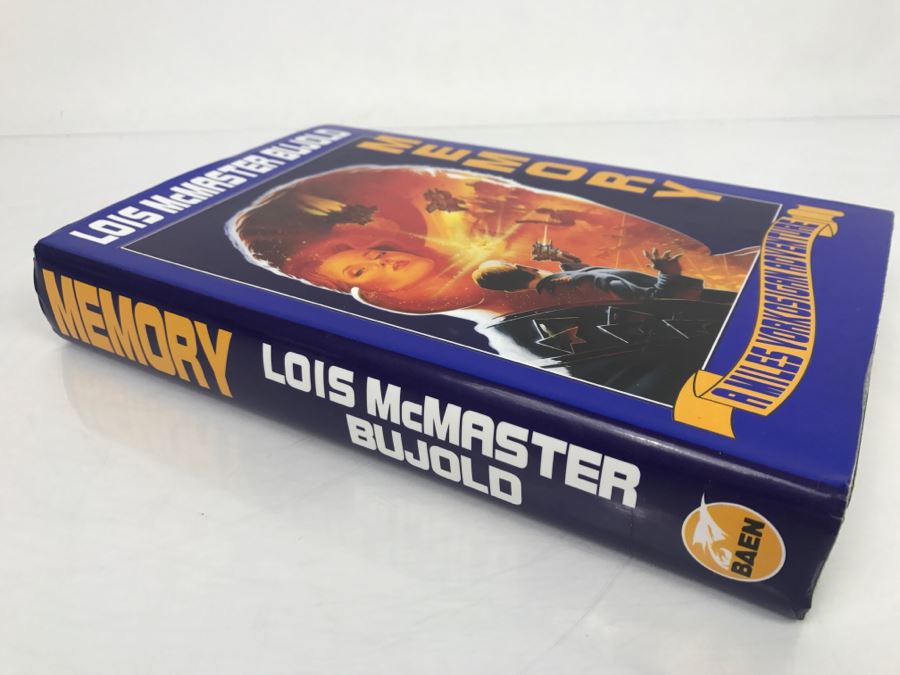 Signed First Printing 1996 Hardcover Book Memory By Lois McMaster Bujold [Photo 3]