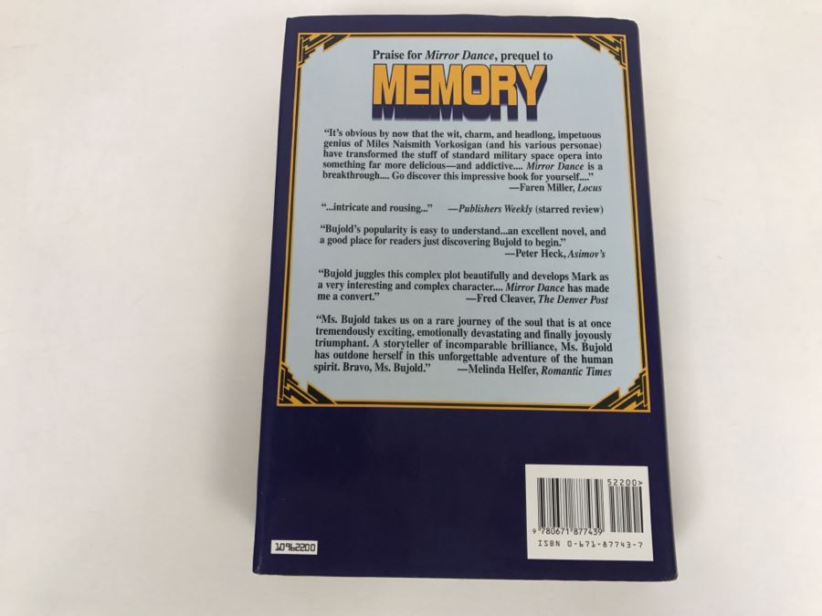 Signed First Printing 1996 Hardcover Book Memory By Lois McMaster Bujold [Photo 4]