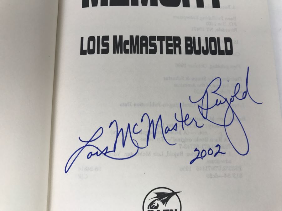 Signed First Printing 1996 Hardcover Book Memory By Lois McMaster Bujold [Photo 6]
