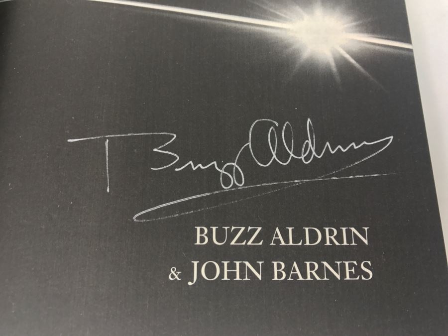 Signed First Edition 2000 Hardcover Book The Return By Buzz Aldrin And John Barnes (Signed By Buzz Aldrin) [Photo 7]