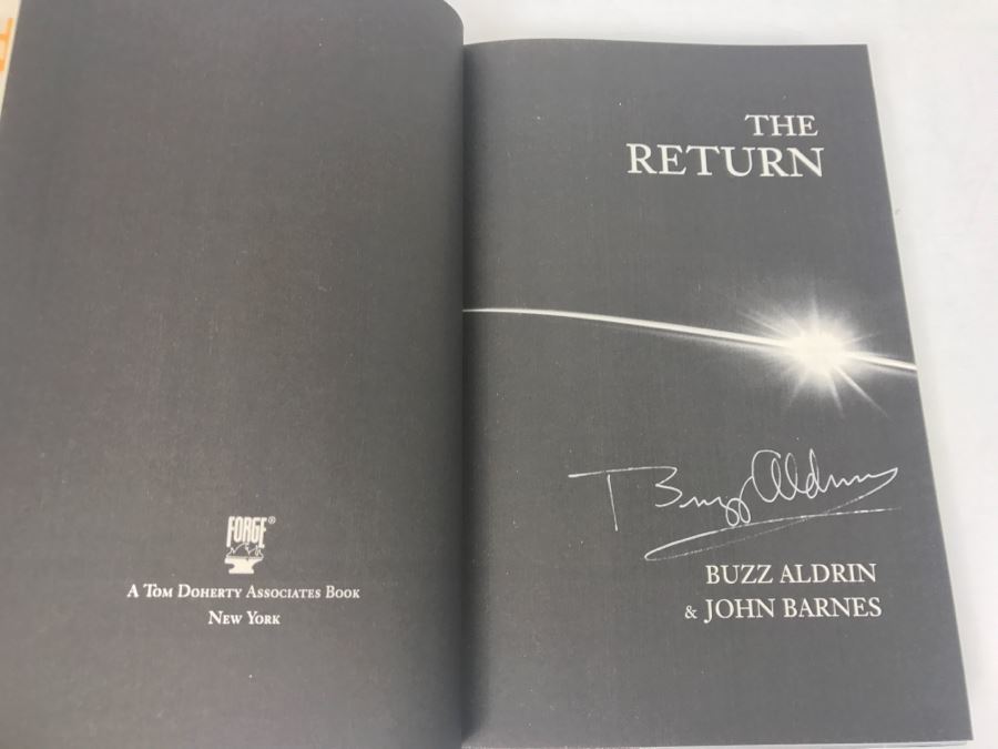 Signed First Edition 2000 Hardcover Book The Return By Buzz Aldrin And John Barnes (Signed By Buzz Aldrin) [Photo 5]