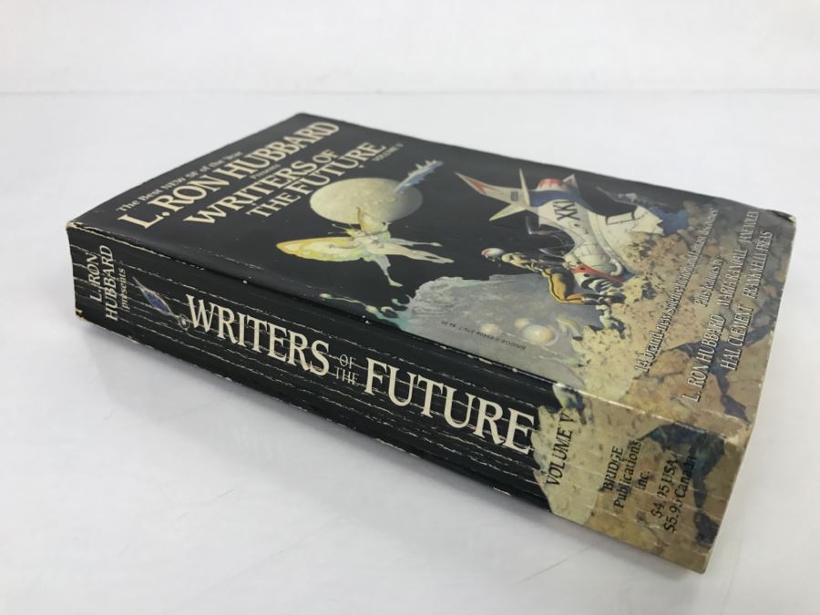 Signed First Edition 1989 Paperback Book L. Ron Hubbard Presents Writers Of The Future Volume V (Signed By Algis Budrys, Jane Yolen, Hal Clement, Gary Shockley And Kelly Freas) [Photo 2]