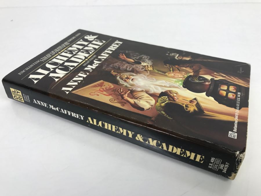 Signed Paperback Book Alchemy And Academe Selected By Anne McCaffrey (Signed By Anne McCaffrey And L. Sprague De Camp) [Photo 3]