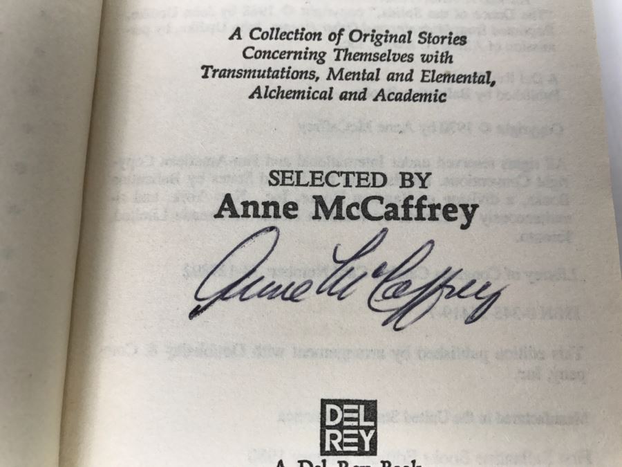 Signed Paperback Book Alchemy And Academe Selected By Anne McCaffrey (Signed By Anne McCaffrey And L. Sprague De Camp) [Photo 6]