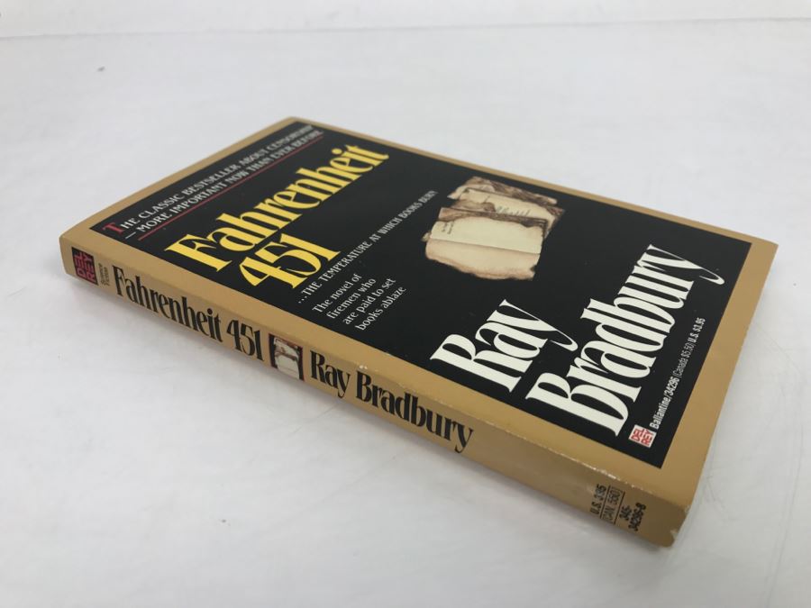 Signed Paperback Book Fahrenheit 451 By Ray Bradbury [Photo 3]