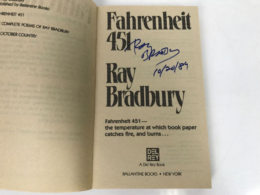 Signed Paperback Book Fahrenheit 451 By Ray Bradbury [Photo 5]