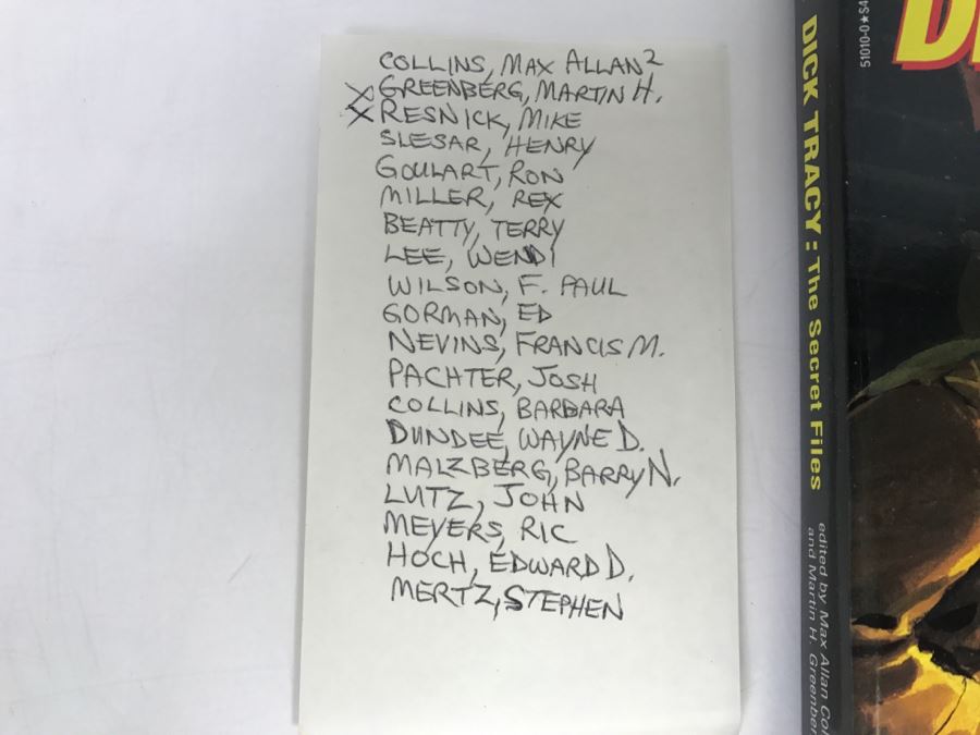 Signed First Edition 1990 Paperback Book Dick Tracy: The Secret Files (Signed By Martin H. Greenberg And Mike Resnick) [Photo 3]