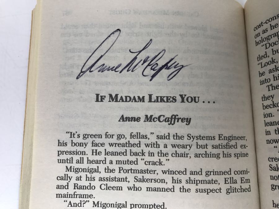 Signed First Printing 1990 Paperback Book Carmen Miranda's Ghost Is Haunting Space Station Three By Don Sakers (Signed By Susan Shwartz, Anne McCaffrey, Melissa Scott And Leslie Fish) [Photo 9]