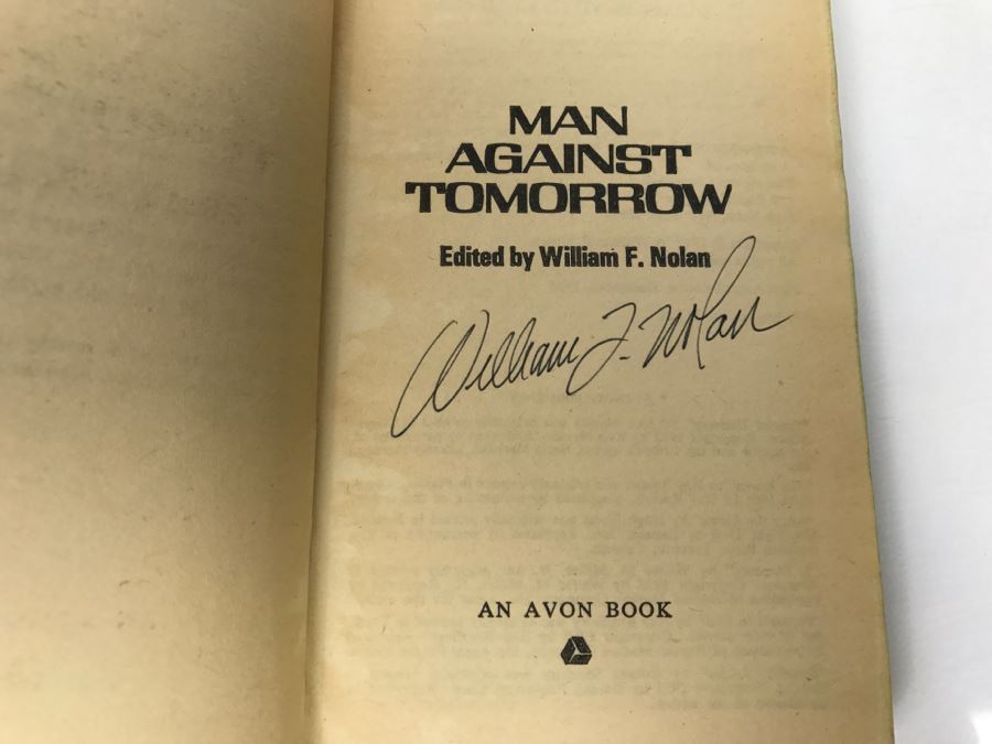 Signed First Avon Printing 1965 Paperback Book Man Against Tomorrow (Signed By William F. Nolan, Ray Bradbury And George Clayton Johnson) [Photo 6]
