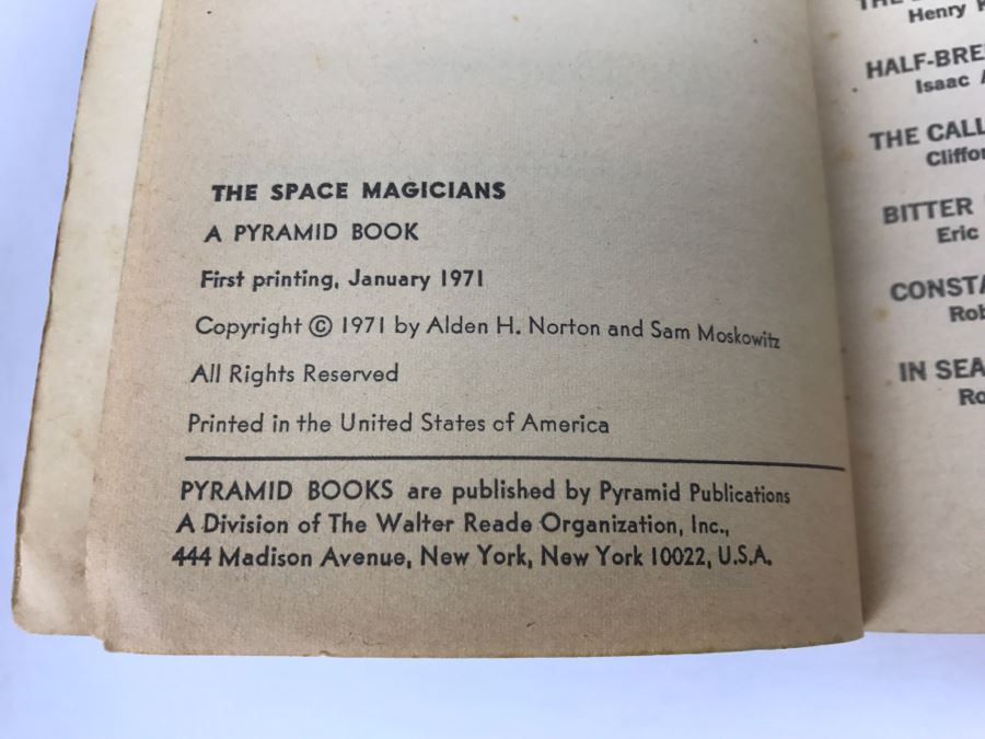 Signed First Printing 1971 Pyramid Books Paperback Book The Space Magicians Signed By Robert Bloch [Photo 7]