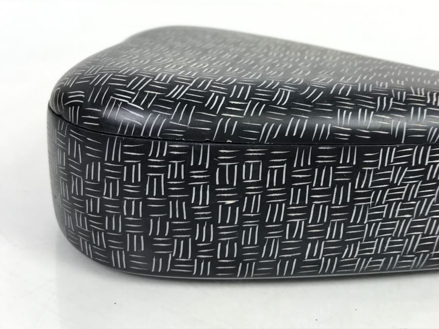 Genuine Besmo Product Hand Carved In Kenya Black And White Heart Shaped Box [Photo 10]