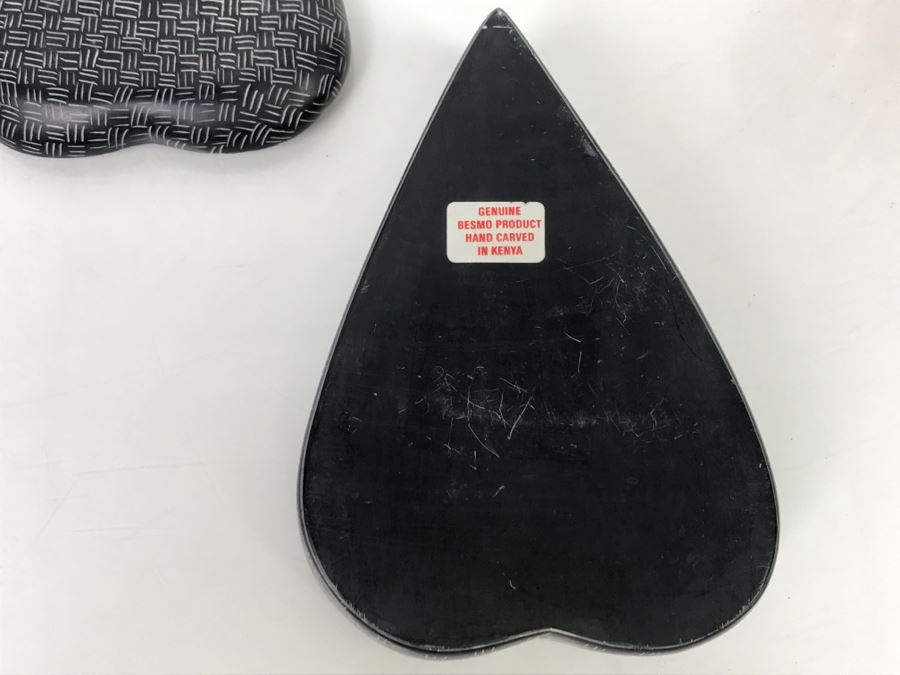 Genuine Besmo Product Hand Carved In Kenya Black And White Heart Shaped Box [Photo 3]