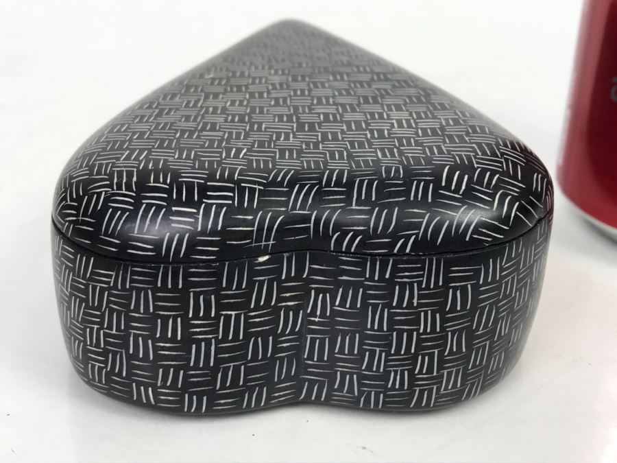 Genuine Besmo Product Hand Carved In Kenya Black And White Heart Shaped Box [Photo 11]