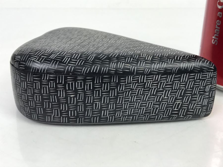 Genuine Besmo Product Hand Carved In Kenya Black And White Heart Shaped Box [Photo 9]